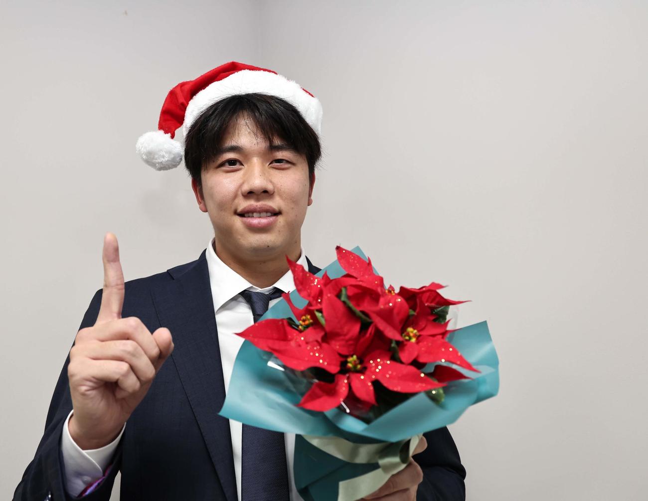 契約更改を終え笑顔を見せる才木（撮影・上田博志）