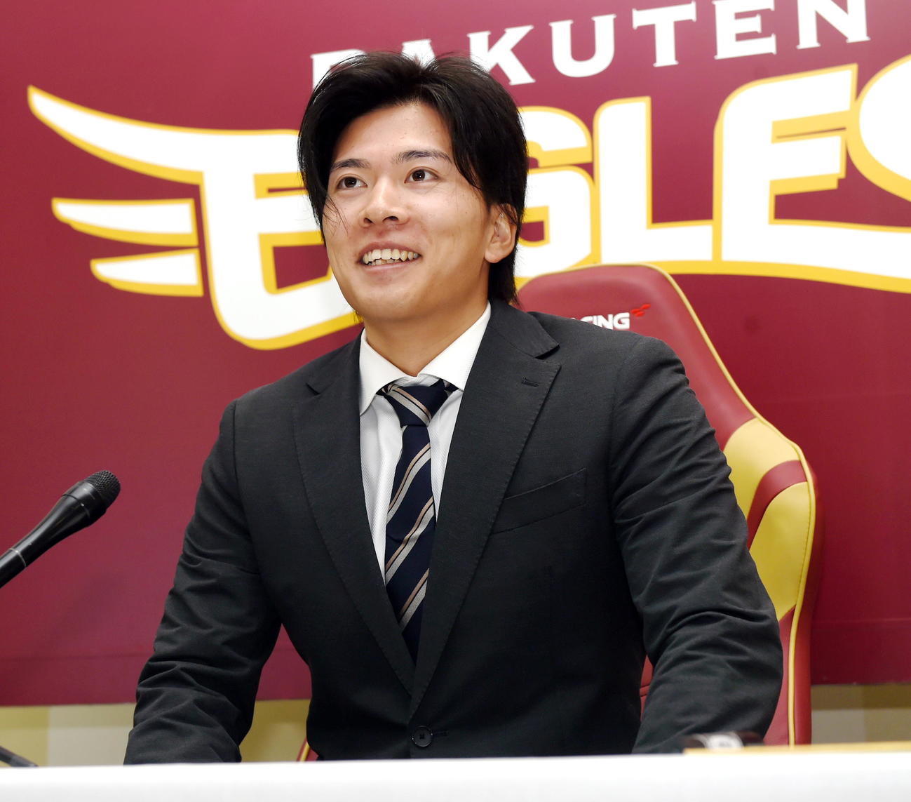 契約更改交渉に臨んだ楽天早川（撮影・山田愛斗）