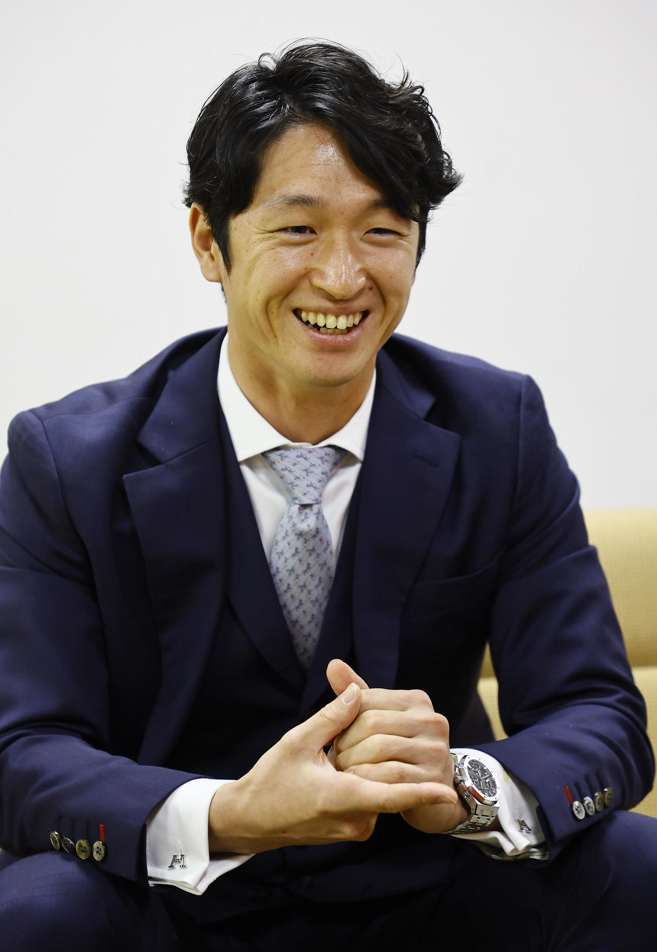 インタビューに答える阪神近本（撮影・藤尾明華）