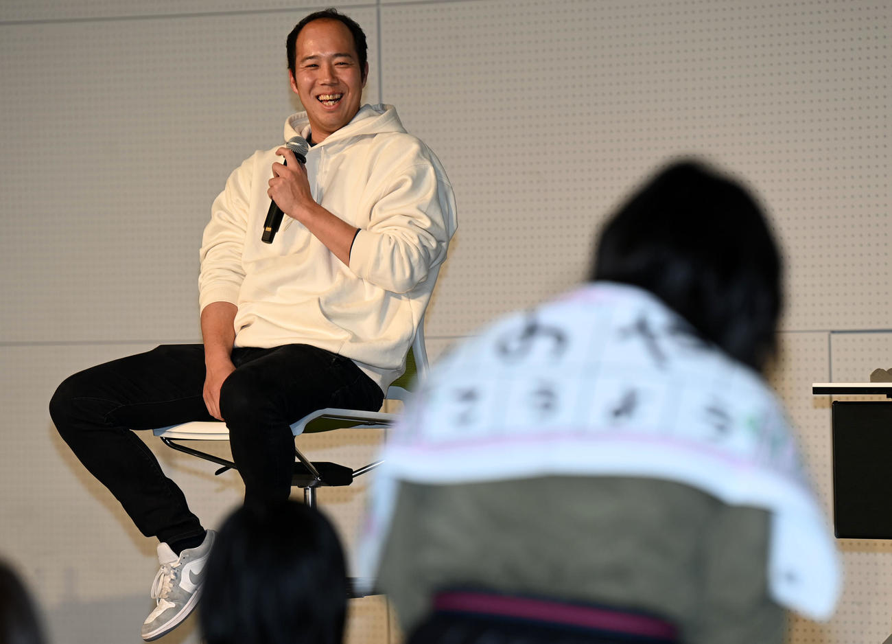 「FanFunTalk」でファンの質問に答える阪神青柳（撮影・前岡正明）