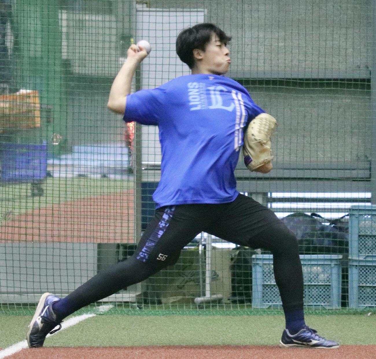 埼玉・所沢の球団施設で自主トレを行った西武宮沢（撮影・黒須亮）