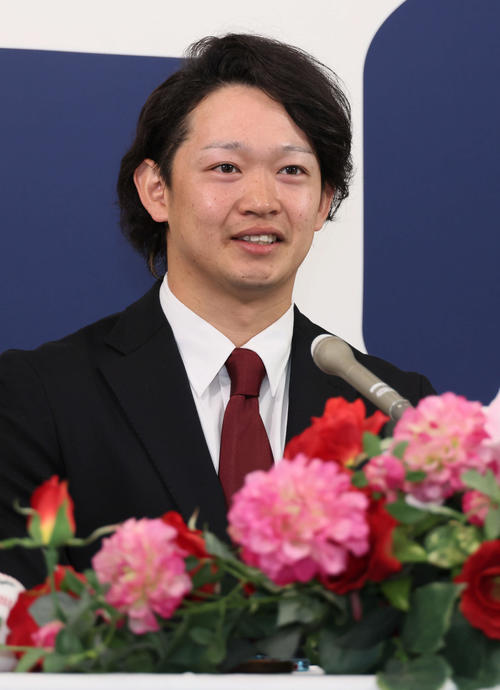 広島】“史上初の男”鈴木健矢が入団会見「ワクワクしている」新庄監督