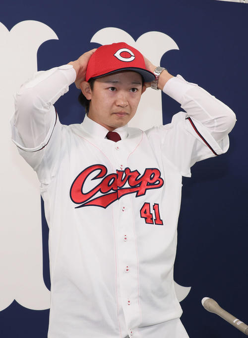 広島】“史上初の男”鈴木健矢が入団会見「ワクワクしている」新庄監督