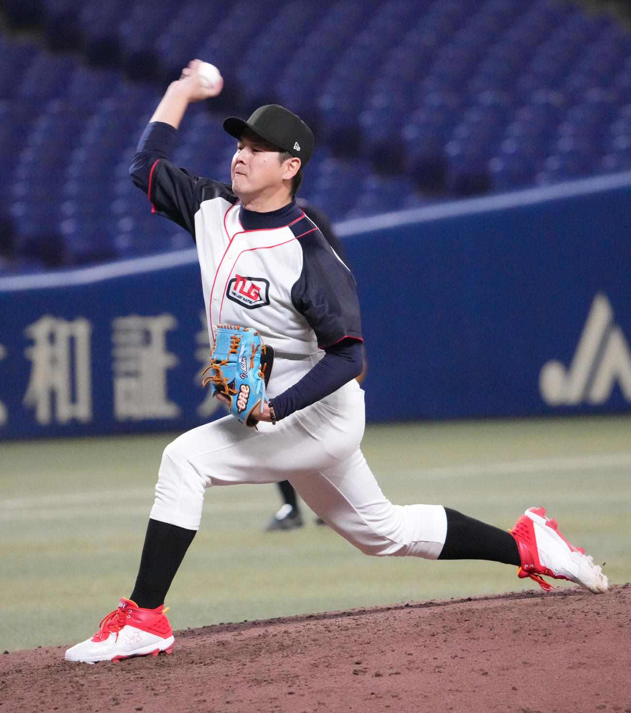 EAST HOPE対WEST DREAMS 6回裏、EAST6番手で登板する一場（撮影・森本幸一）