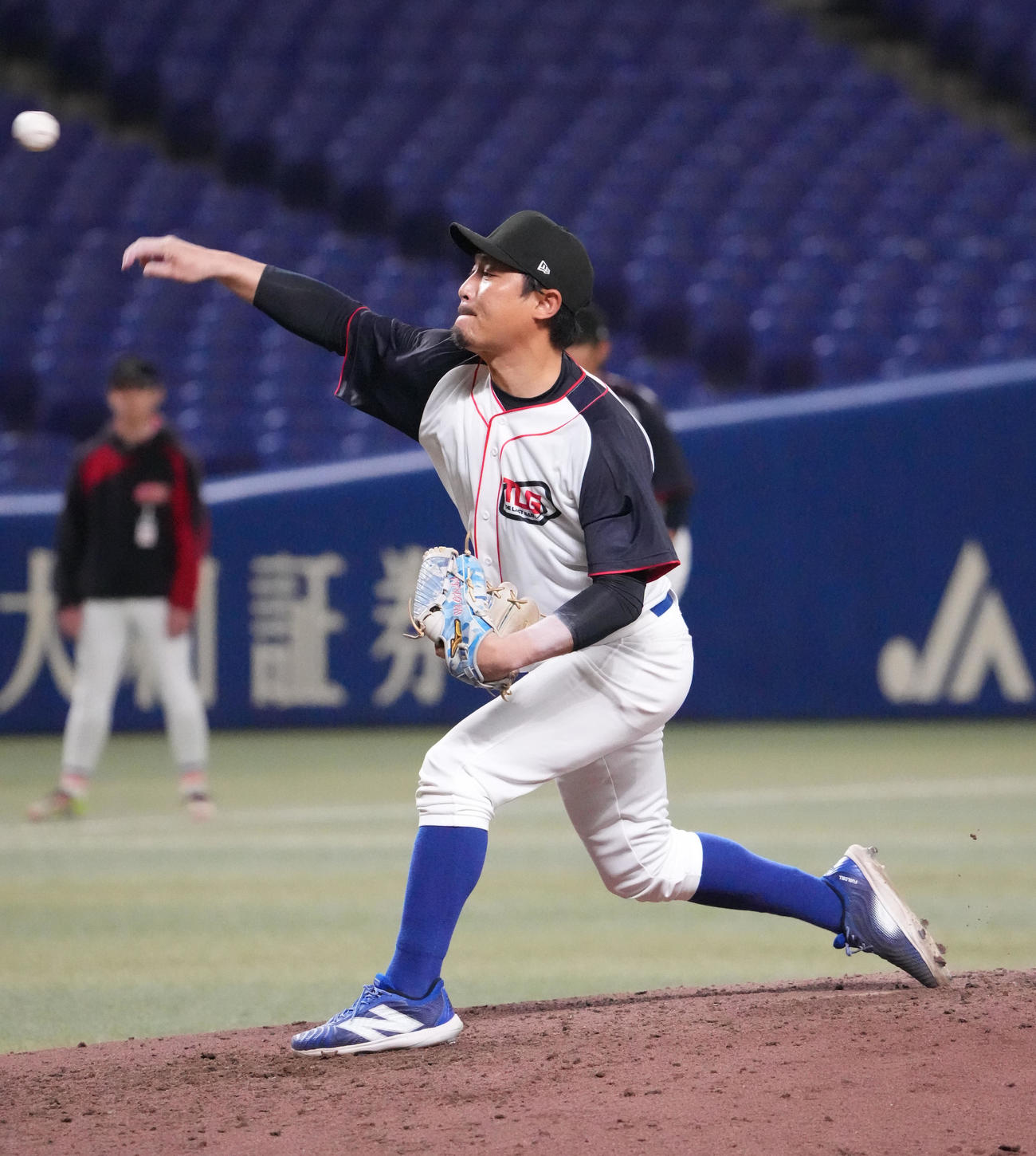 EAST HOPE対WEST DREAMS 5回裏、EAST6番手で登板する小熊（撮影・森本幸一）