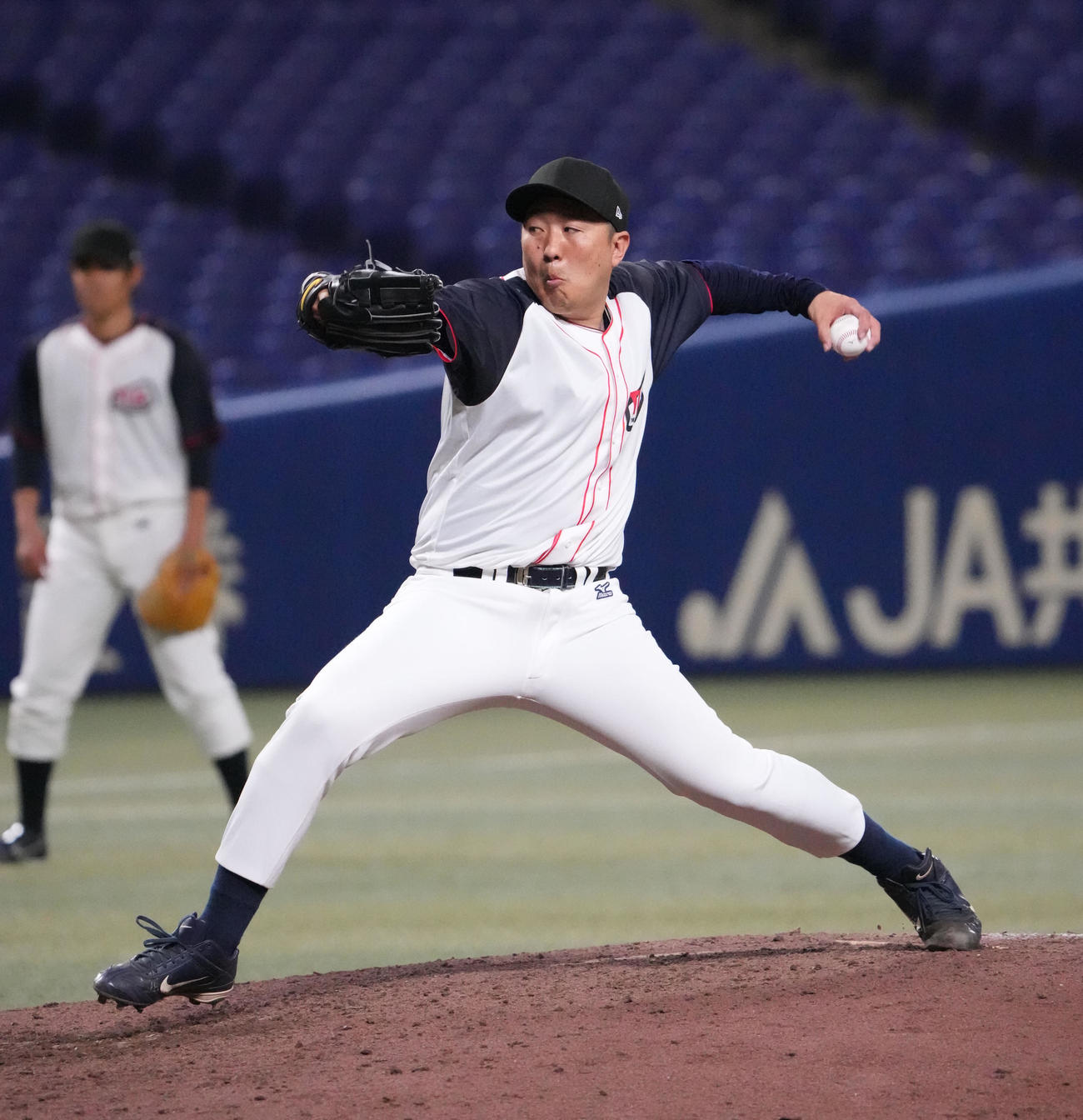 EAST HOPE対WEST DREAMS 7回裏、EAST7番手で登板する加藤（撮影・森本幸一）