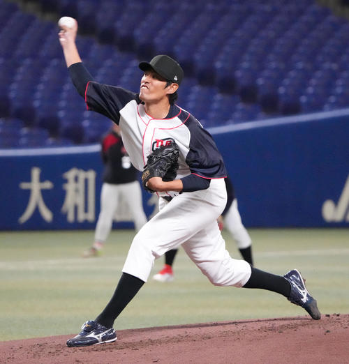 EAST HOPE対WEST DREAMS 1回裏、登板するEAST先発の井納(撮影・森本幸一)