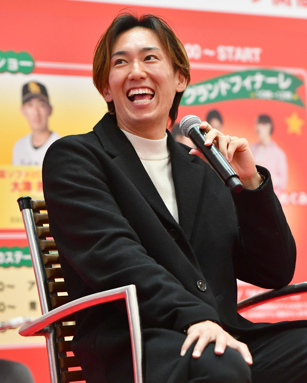 ラジオの公開収録を行うソフトバンク大津（撮影・岩下翔太）