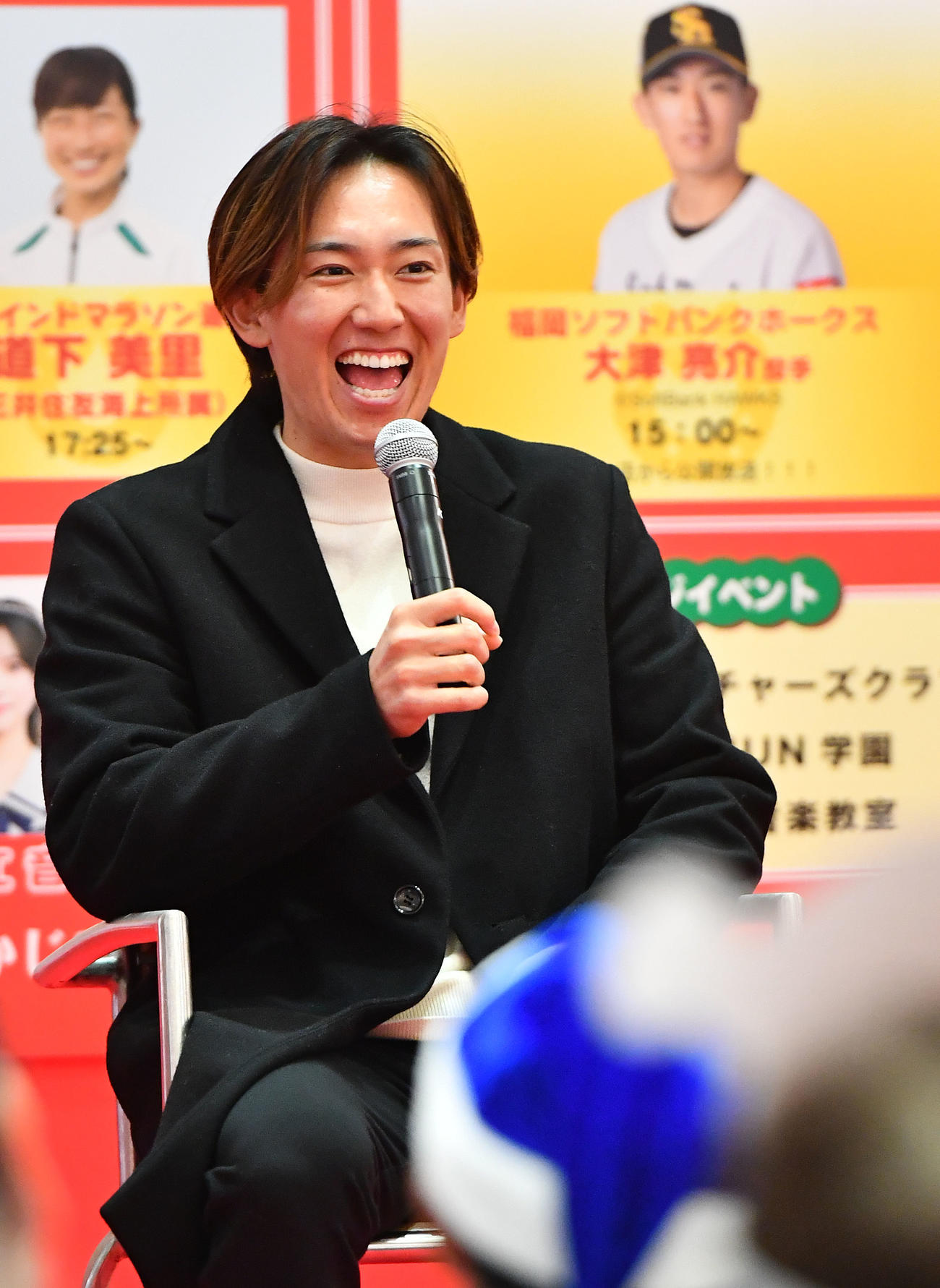 ラジオの公開収録を行うソフトバンク大津（撮影・岩下翔太）