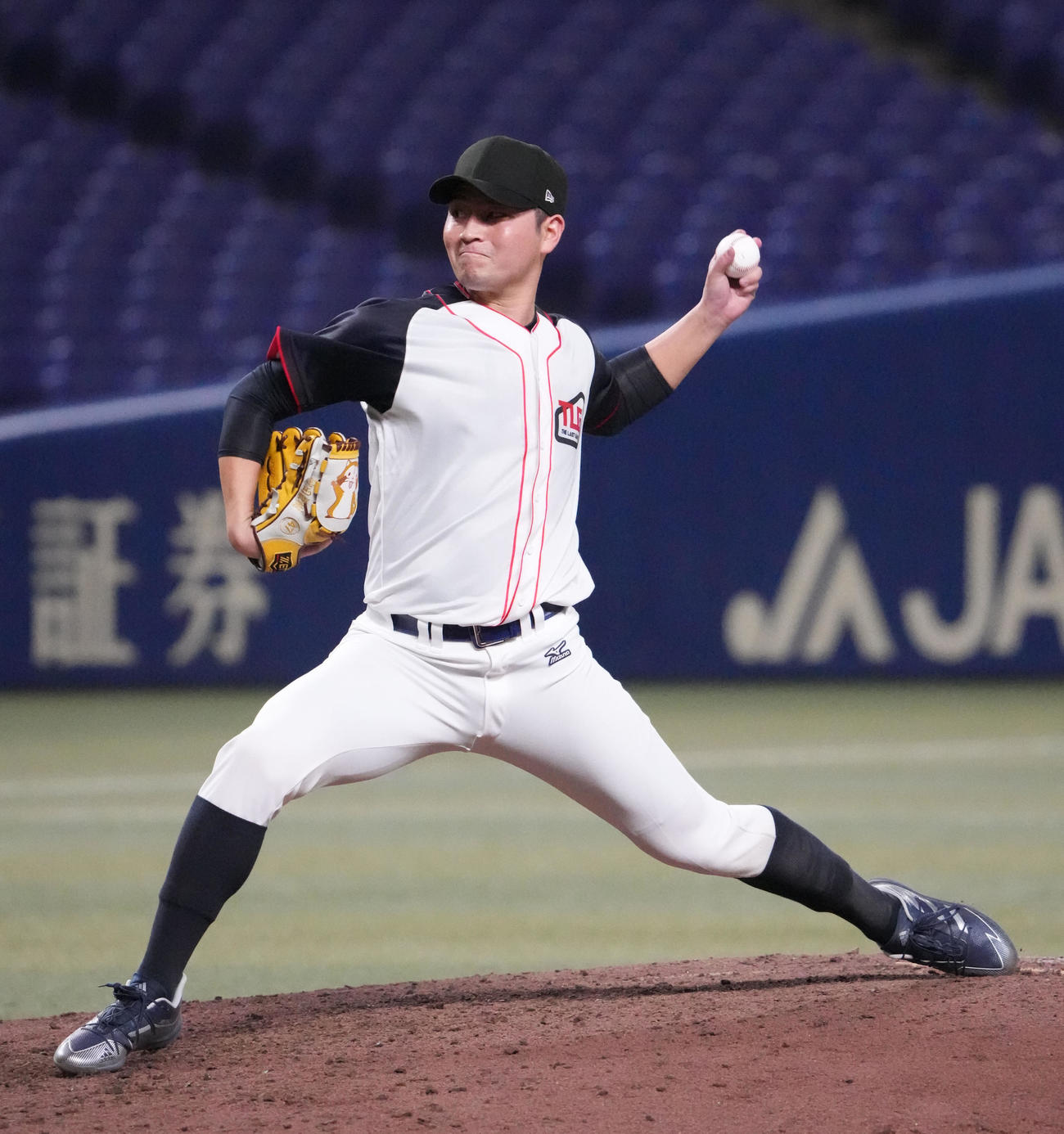 EAST HOPE対WEST DREAMS 8回裏、EAST8番手で登板する砂田（撮影・森本幸一）