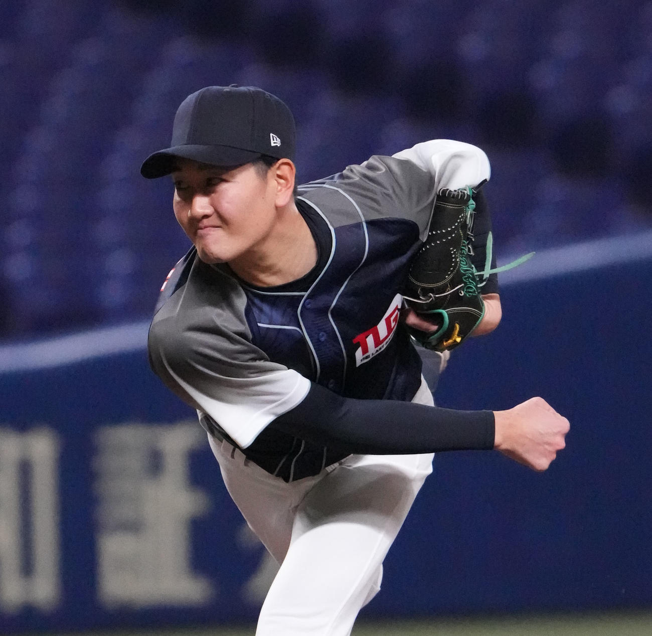 EAST HOPE対WEST DREAMS 9回表、WEST6番手で登板する竹安（撮影・森本幸一）