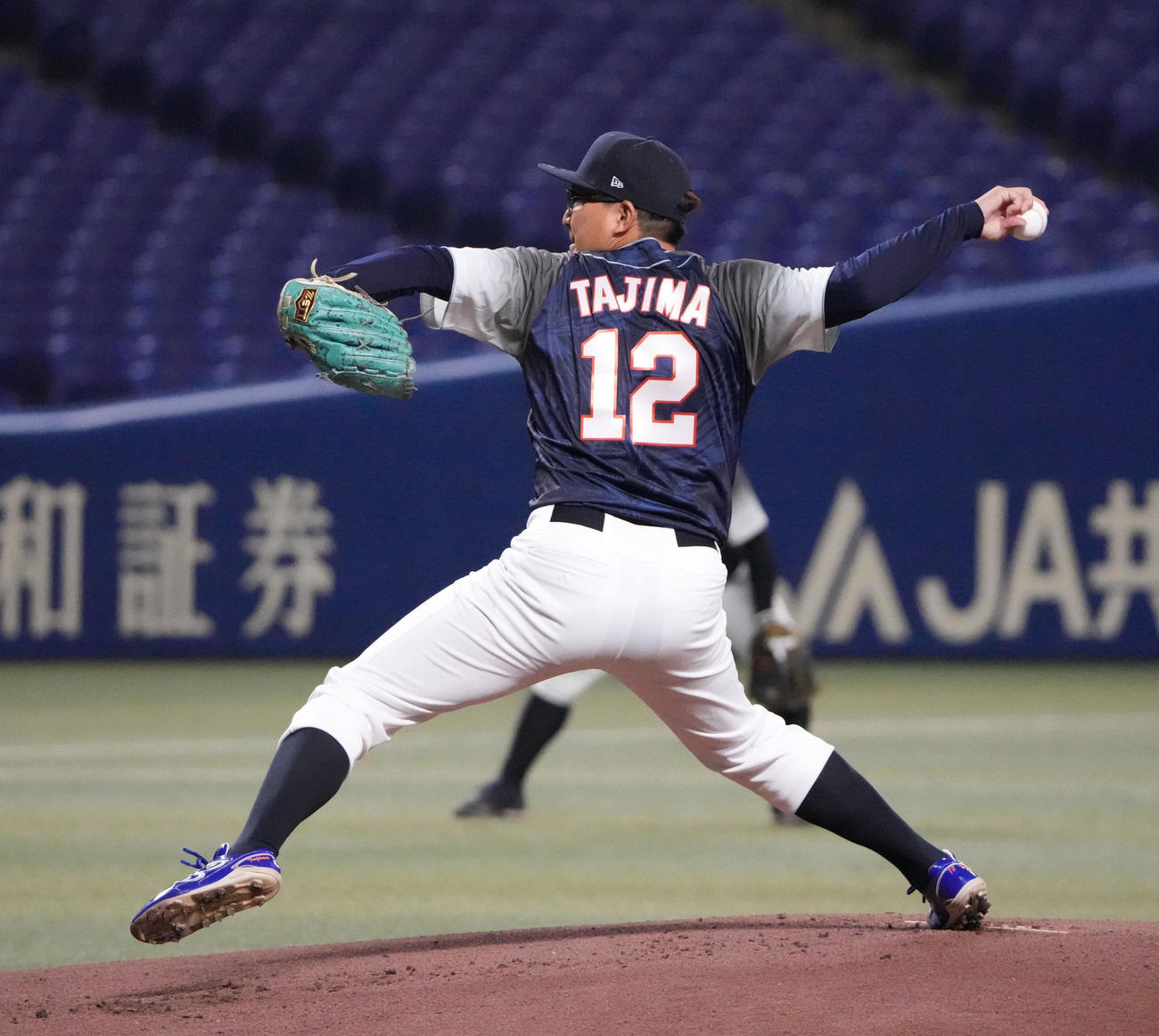 EAST HOPE対WEST DREAMS 1回表、登板するWEST先発の田島（撮影・森本幸一）