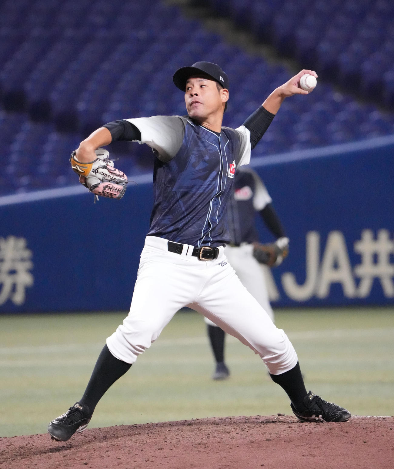 EAST HOPE対WEST DREAMS 6回表、WEST4番手で登板する高木（撮影・森本幸一）