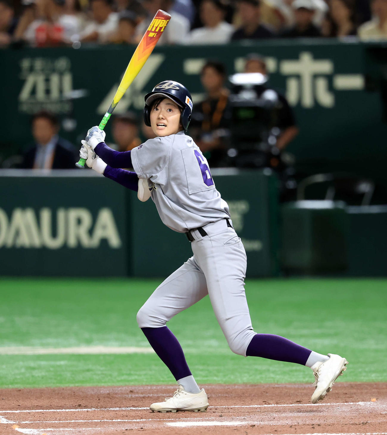高校野球女子選抜対イチロー選抜　1回表高校野球女子選抜2死三塁、ファウルする佐々木秋羽（2024年9月撮影）