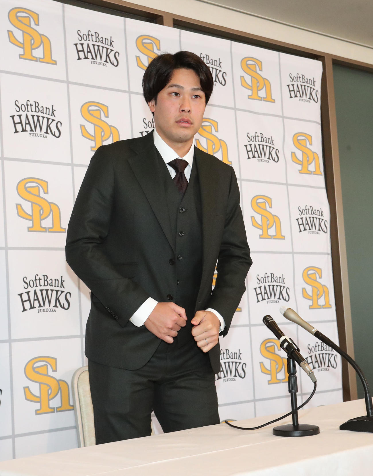 契約更改を終えた藤井（撮影・梅根麻紀）