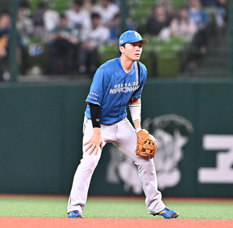 西武対日本ハム　二塁の守備に就く日本ハム郡司裕也（2024年9月30日撮影）