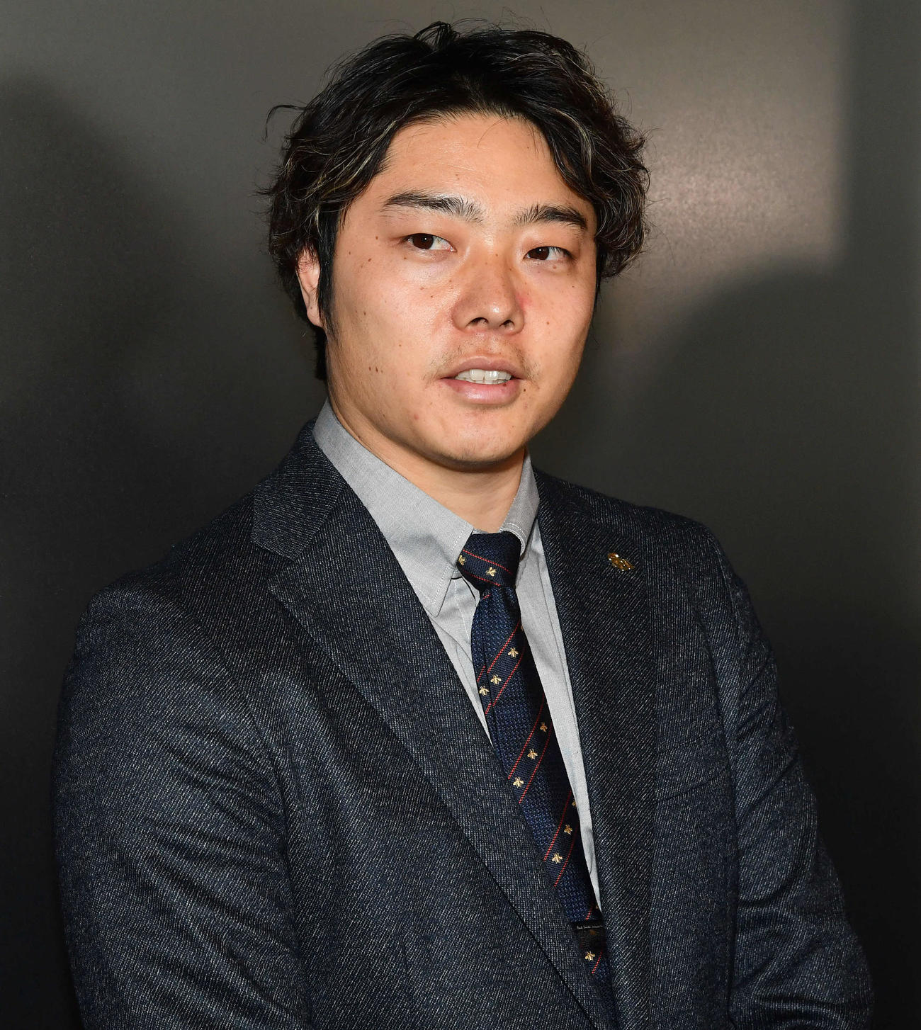 契約更改を終えて囲み取材を受けるソフトバンク松本裕（撮影・岩下翔太）