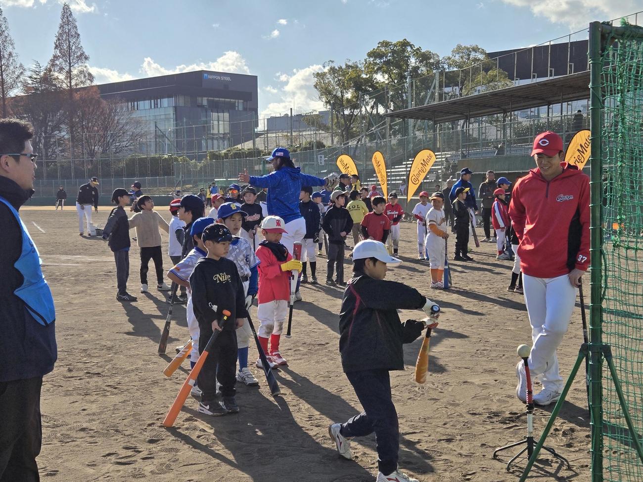 尼崎ベイコム野球場で開催された第1回プロや野球兵庫県人会（撮影・寺尾博和）