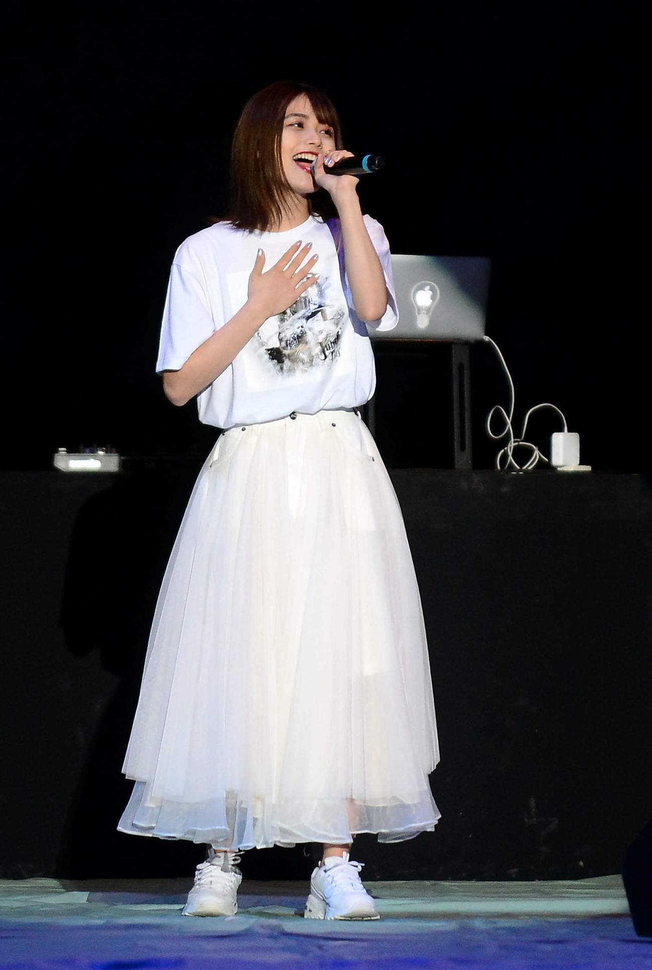 19年6月、J1磐田ファン感謝イベントで歌う足立佳奈