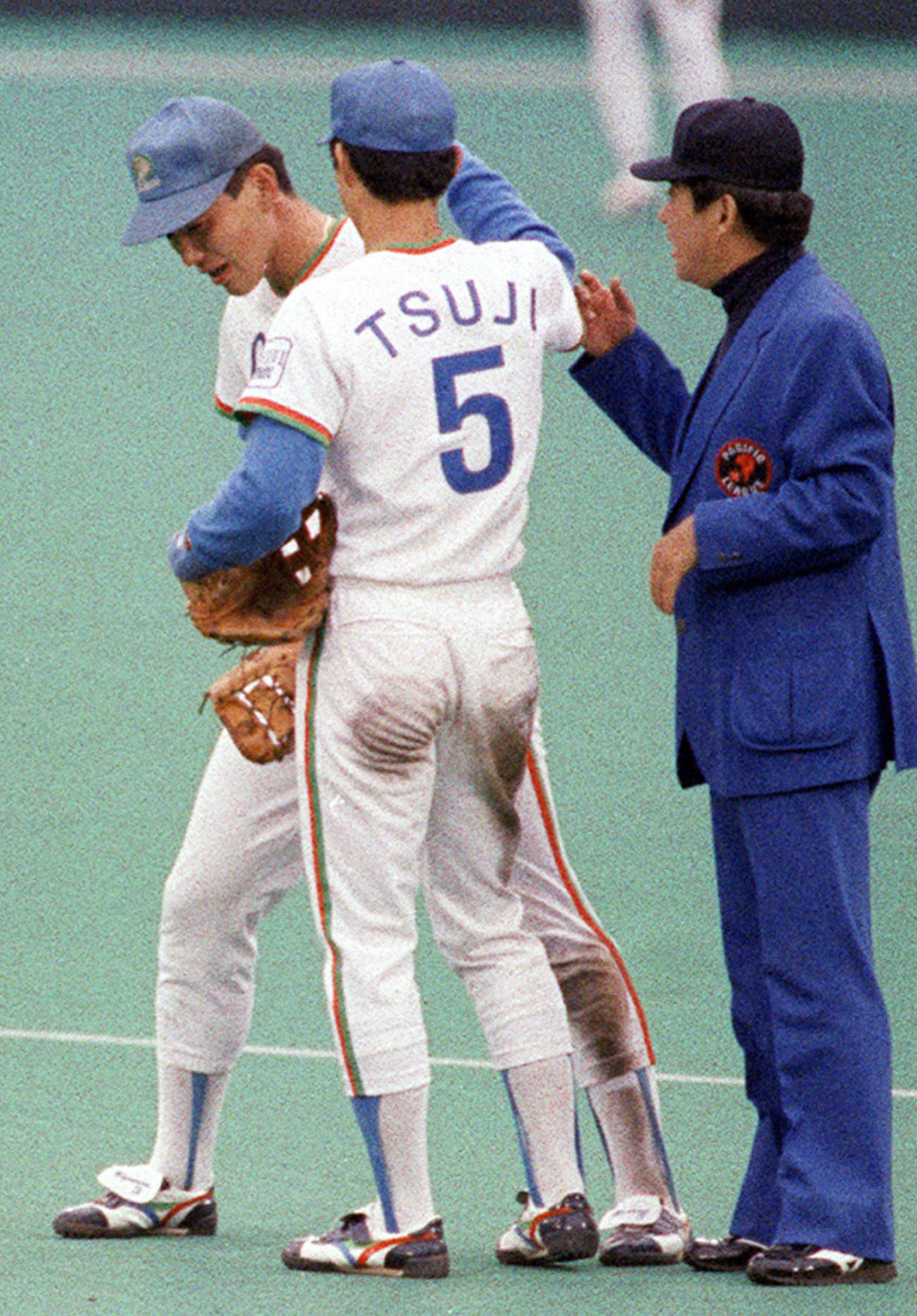 日本シリーズ第6戦　西武対巨人　巨人を相手に日本シリーズで日本一を手中にし感無量の清原和博（左）。右は辻発彦内野手（1987年11月1日撮影）