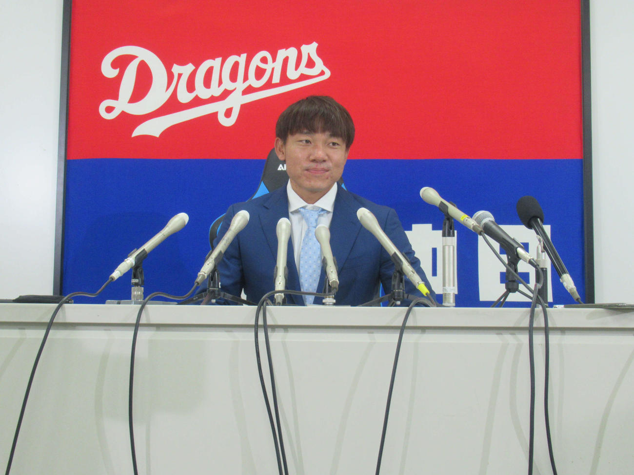 24年12月21日、減額制限を超える大幅ダウンを受け入れ、単年で契約更改した中日大島