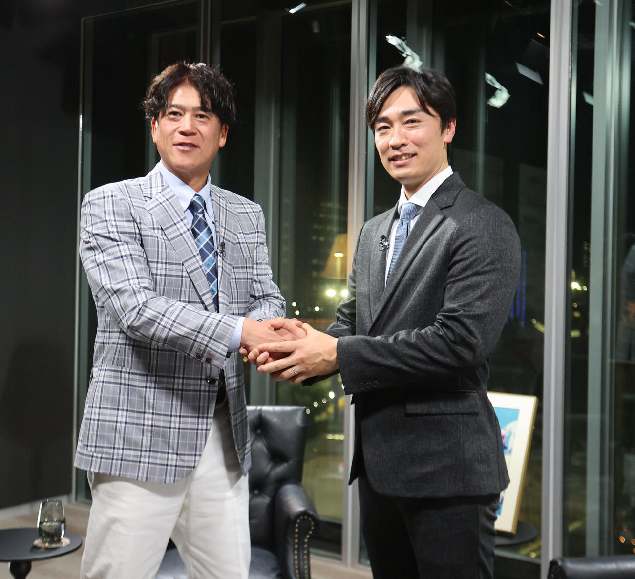 テレビ収録で共演した城島CBO（左）と和田氏（撮影・梅根麻紀）