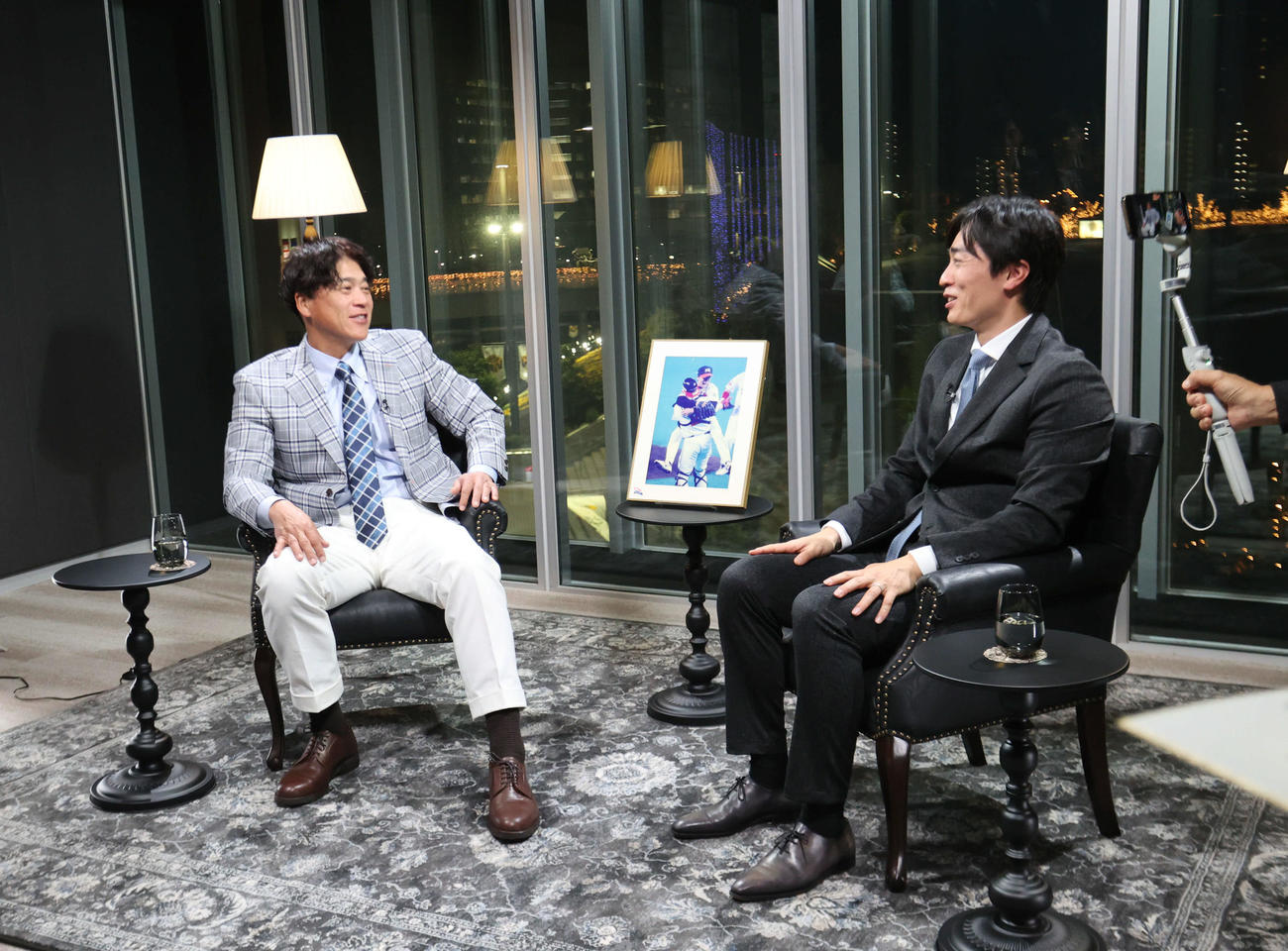 テレビ収録で共演したソフトバンク城島CBO（左）と和田毅氏（撮影・梅根麻紀）