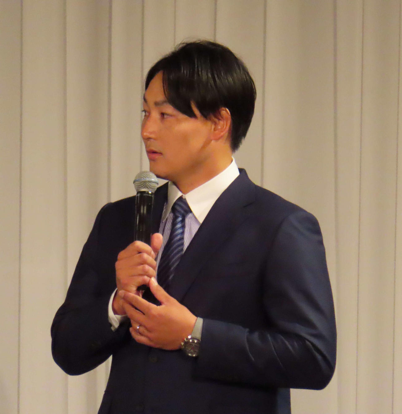 「新春トークショー」に参加した巨人丸（撮影・水谷京裕）