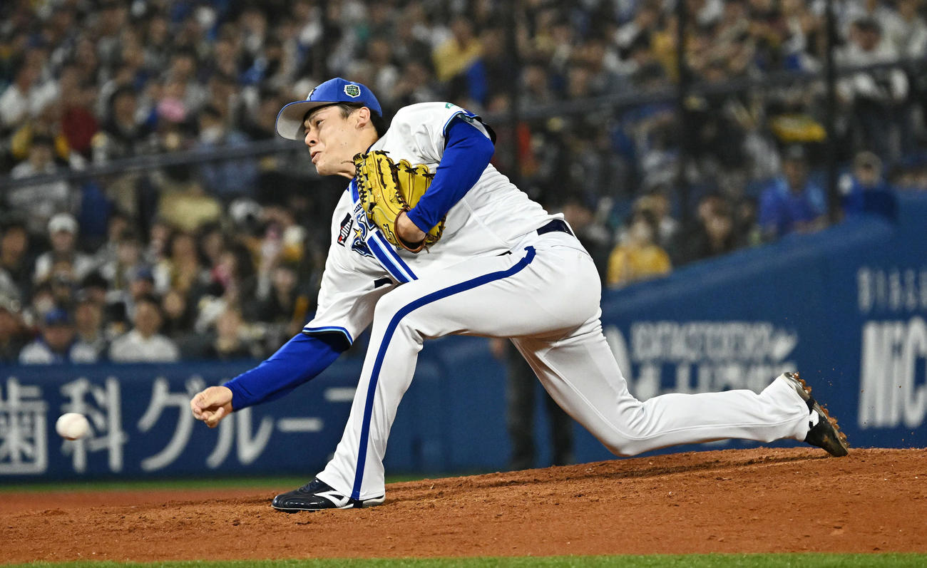 DeNA中川颯のアンダースロー（2024年撮影）