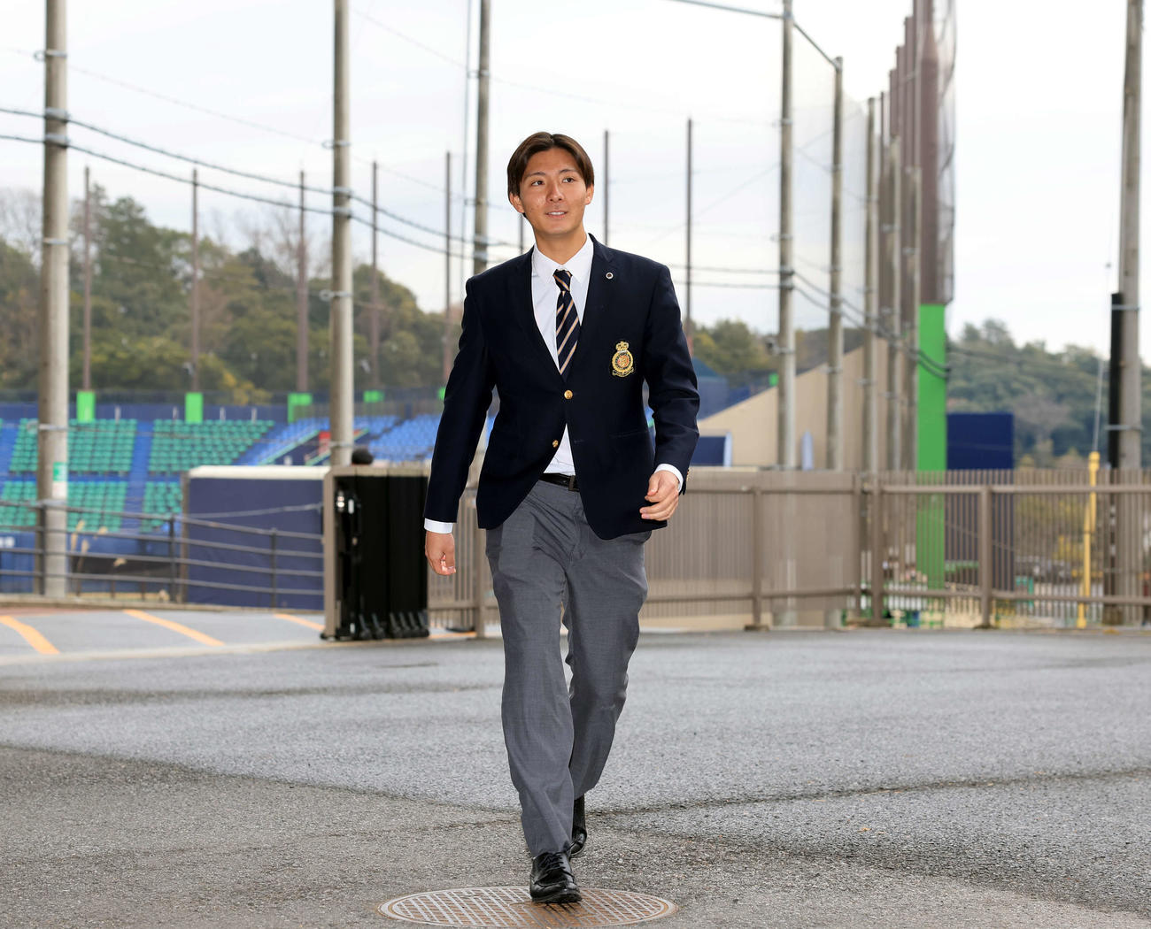 日本ハム勇翔寮に入寮する山城（撮影・浅見桂子）