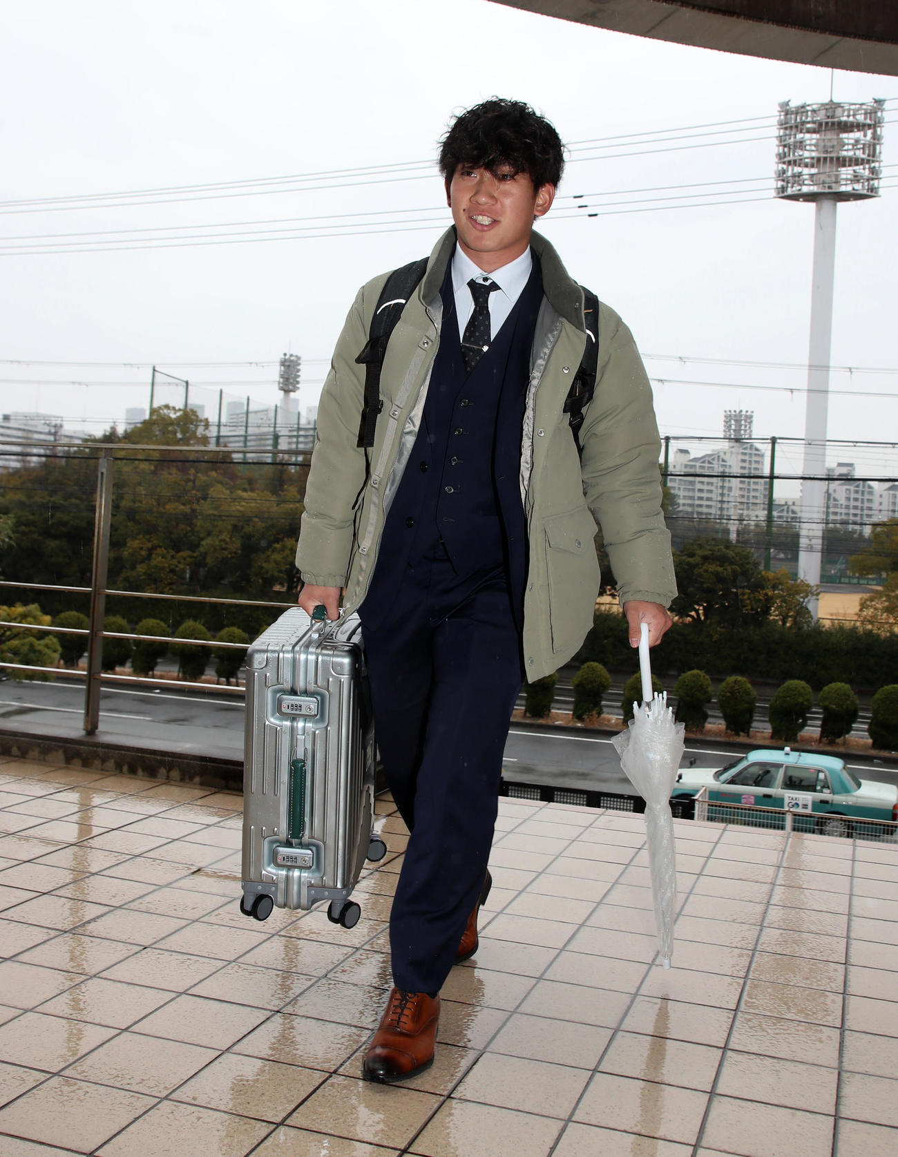 虎風荘へ入寮するドラフト1位の伊原（撮影・加藤哉）
