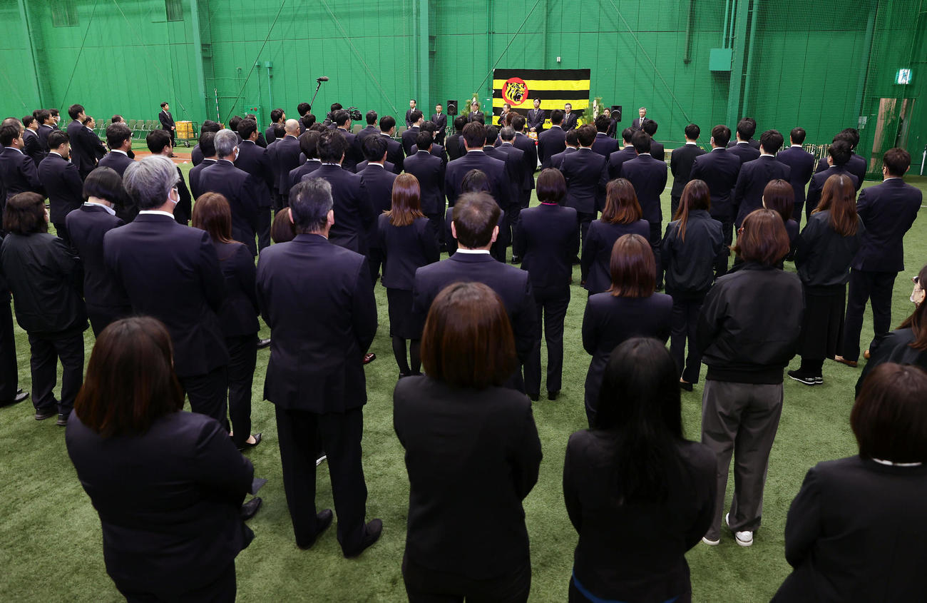 阪神藤川監督、粟井球団社長らが出席し年賀会が行われた（撮影・前田充）