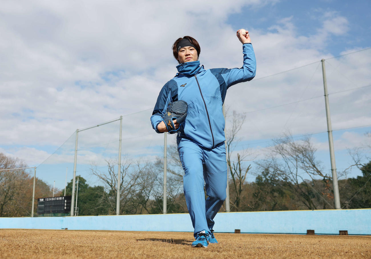 母校の日大三で自主トレを行った日本ハム山崎（撮影・宮地輝）