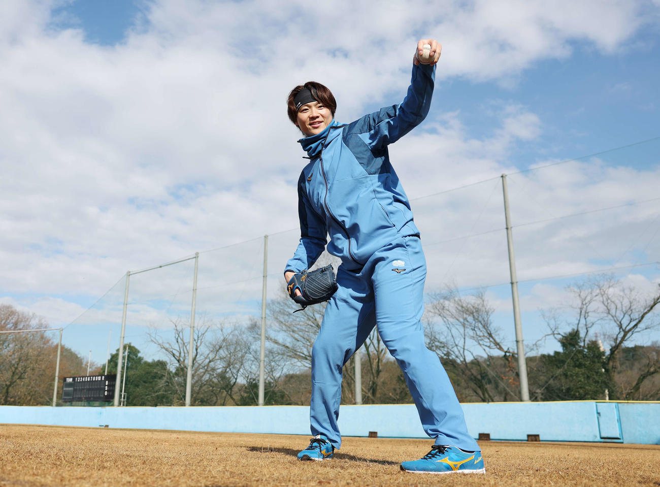 母校の日大三で自主トレを行った日本ハム山崎（撮影・宮地輝）