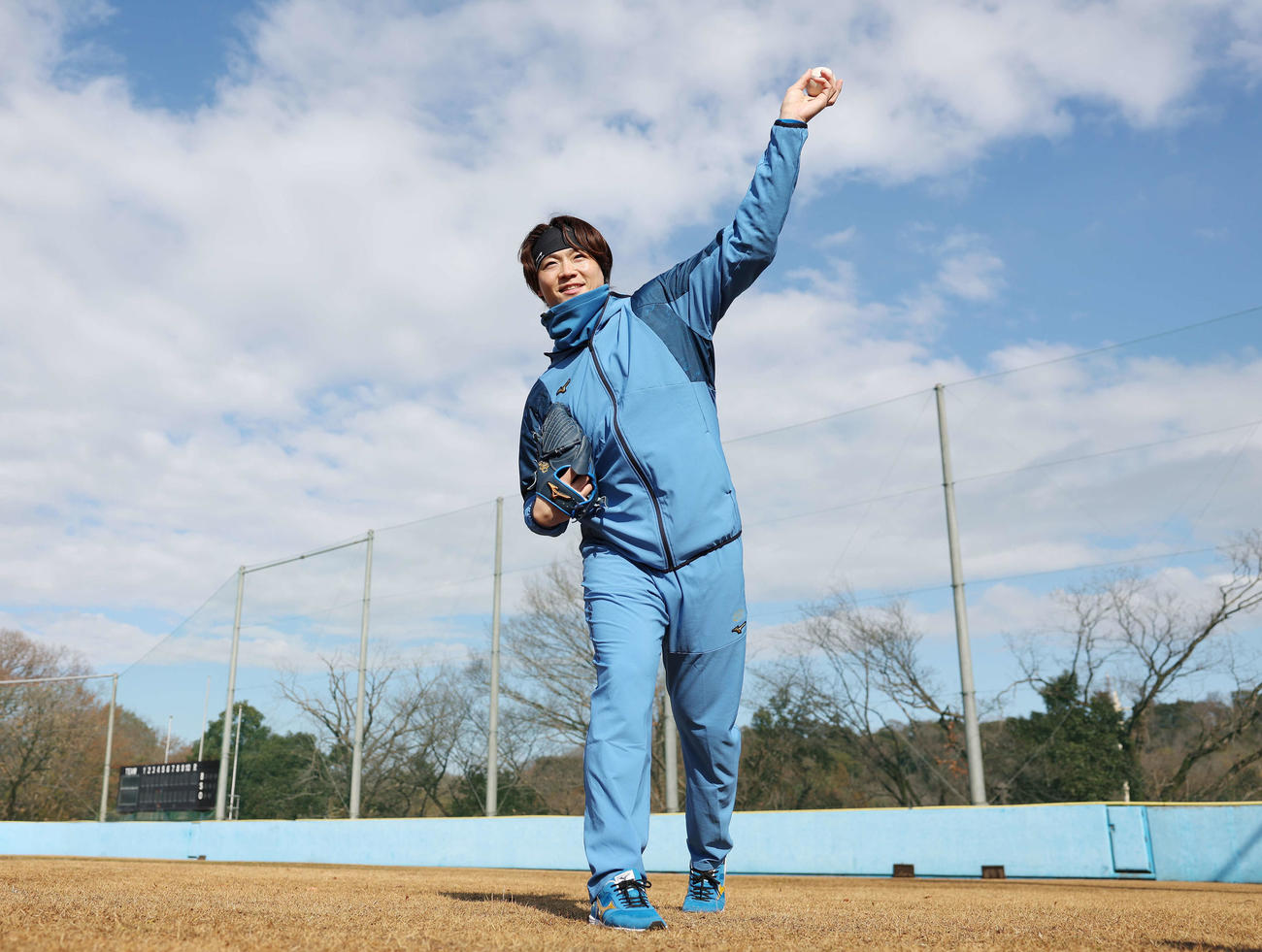 母校の日大三で自主トレを行った日本ハム山崎（撮影・宮地輝）
