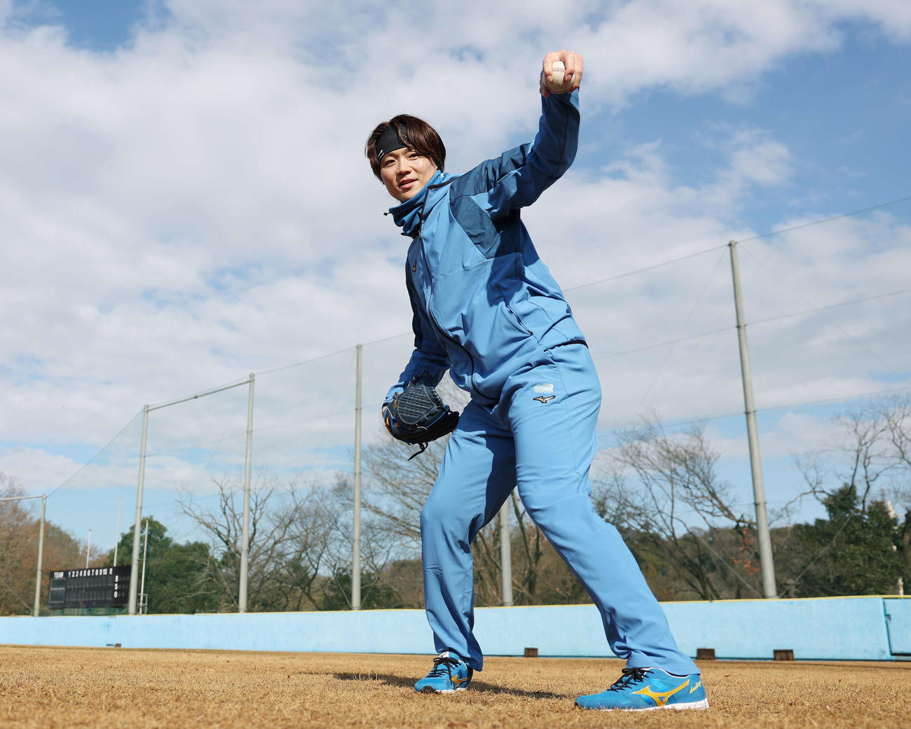 母校の日大三で自主トレを行った日本ハム山崎（撮影・宮地輝）