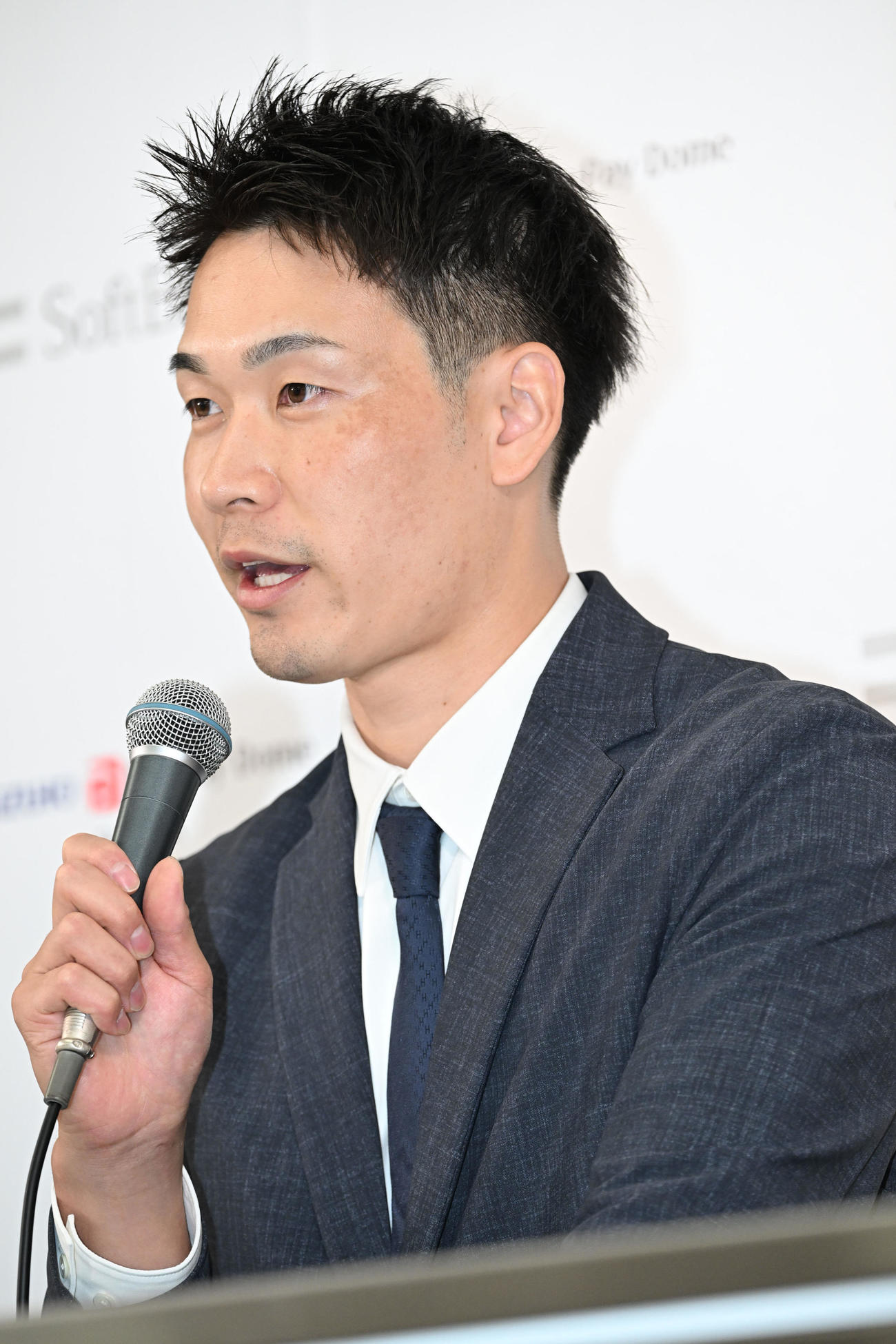 契約更改を終え会見に臨む武田（撮影・林敢治）
