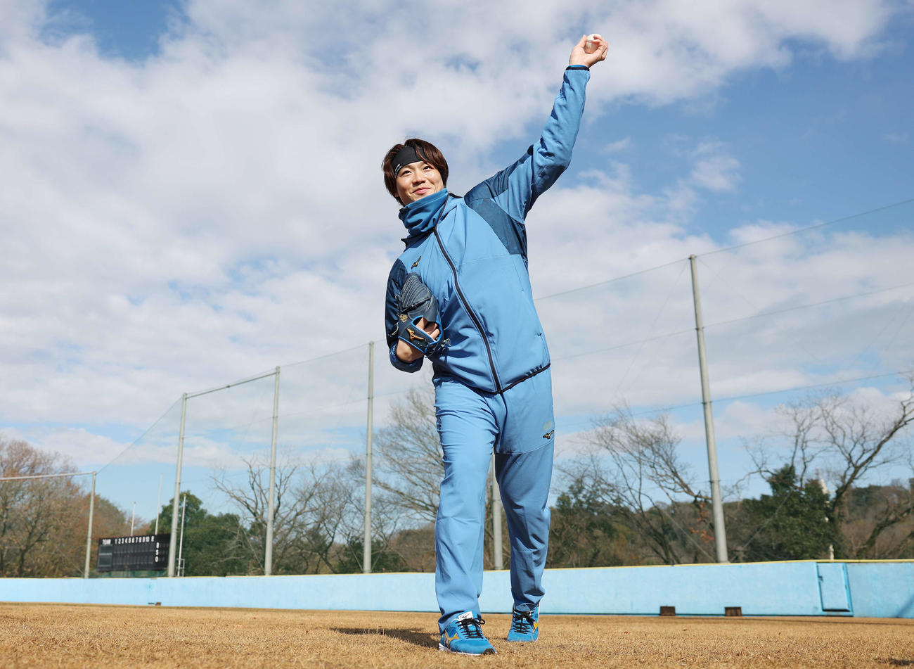母校の日大三で自主トレを行った日本ハム山崎（撮影・宮地輝）
