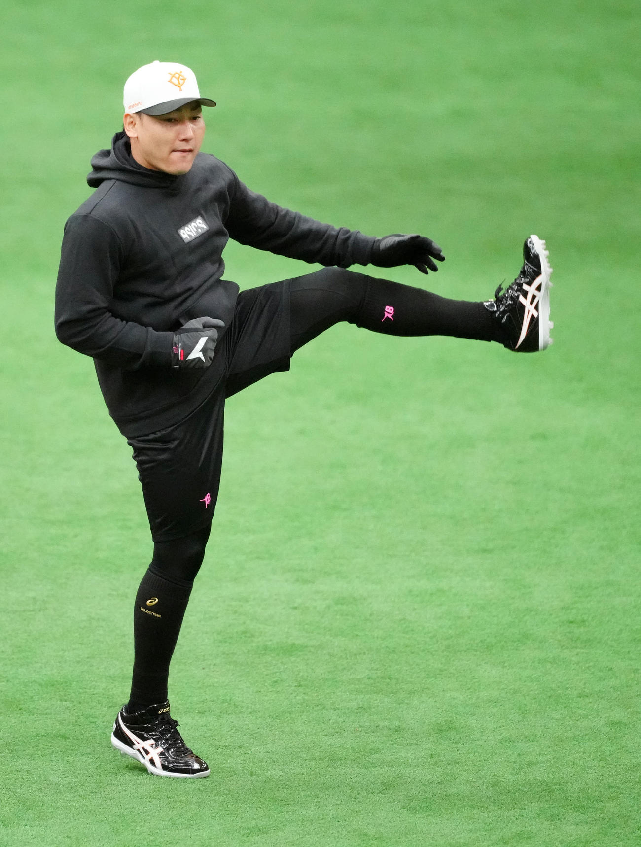 自主トレを公開する巨人丸（撮影・江口和貴）