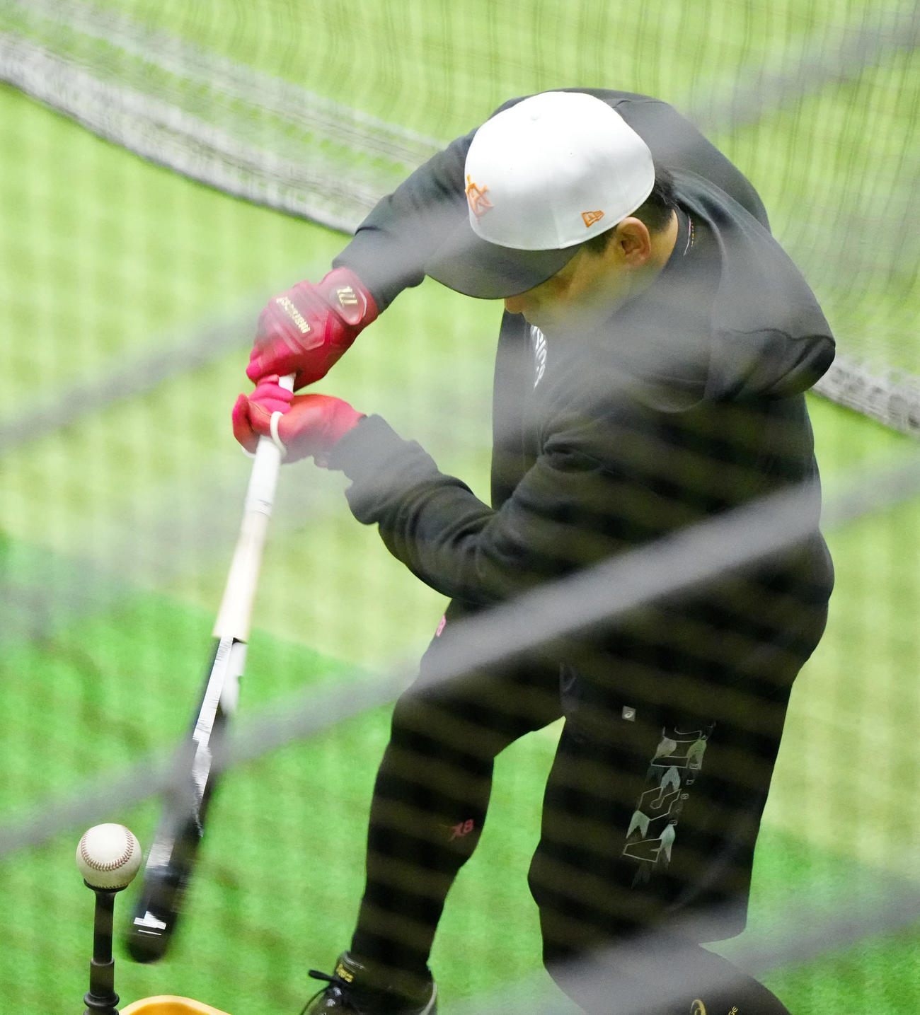 自主トレで打撃練習する巨人丸（撮影・江口和貴）