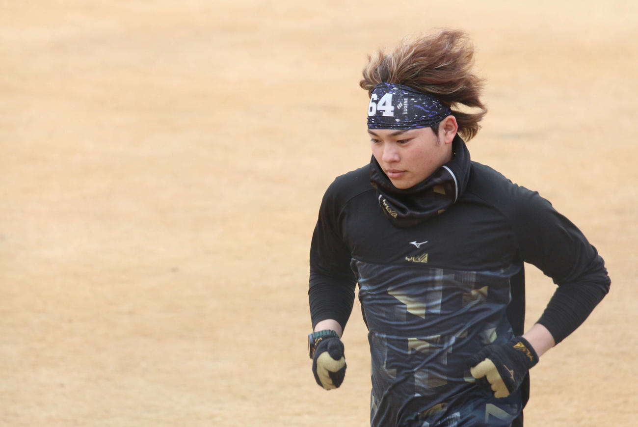 2軍本拠地の千葉・鎌ケ谷で自主トレを行った田宮（撮影・木下大輔）