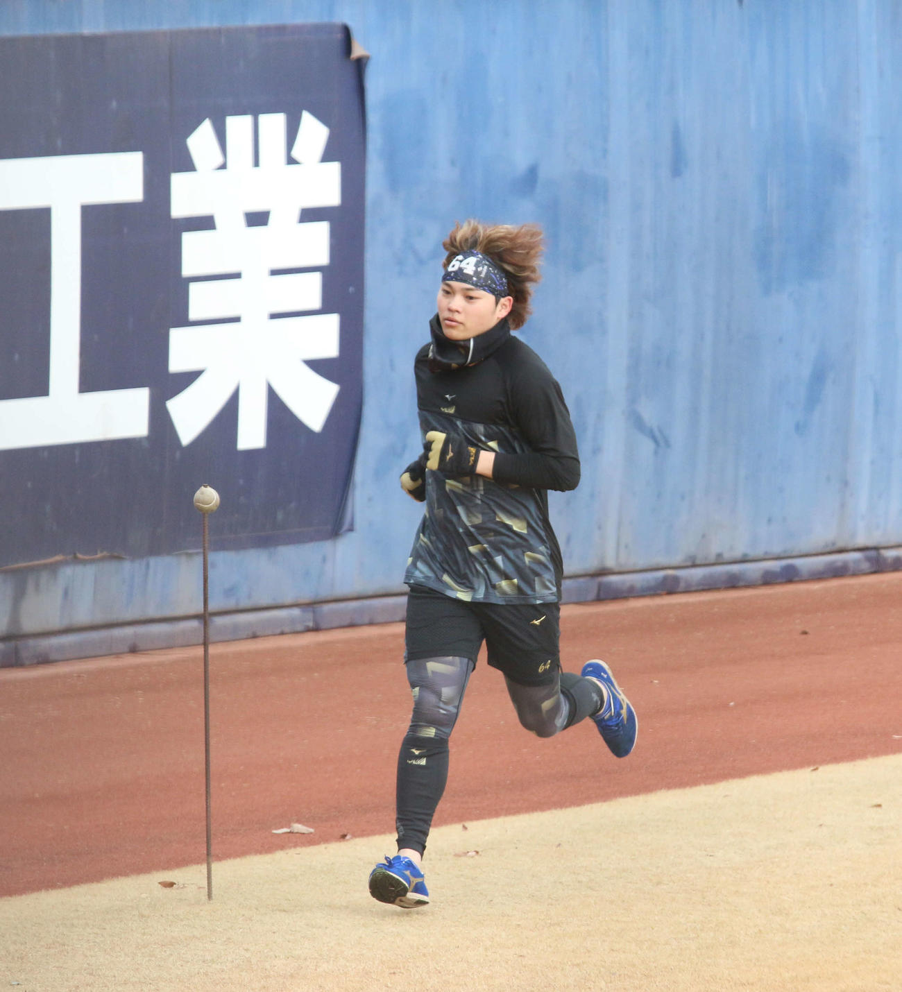 2軍本拠地の千葉・鎌ケ谷で自主トレを行った田宮（撮影・木下大輔）