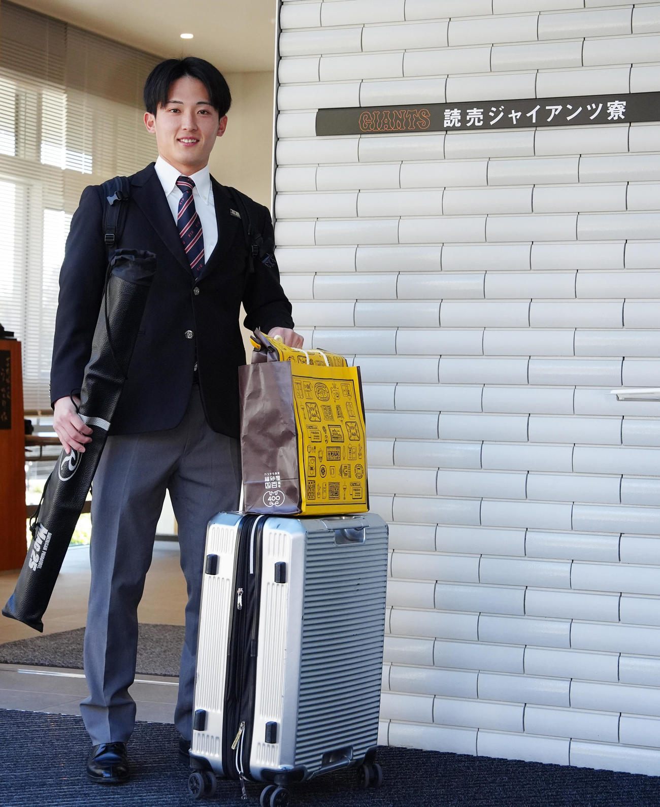 入寮した巨人ドラフト2位の浦田（撮影・江口和貴）