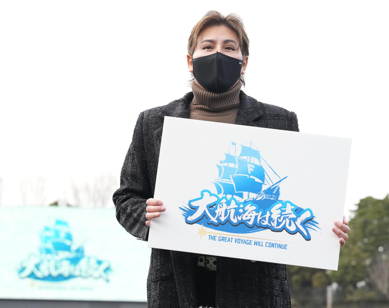 スタッフ会議を終え、囲み取材に応じる日本ハム新庄監督（撮影・鈴木みどり）