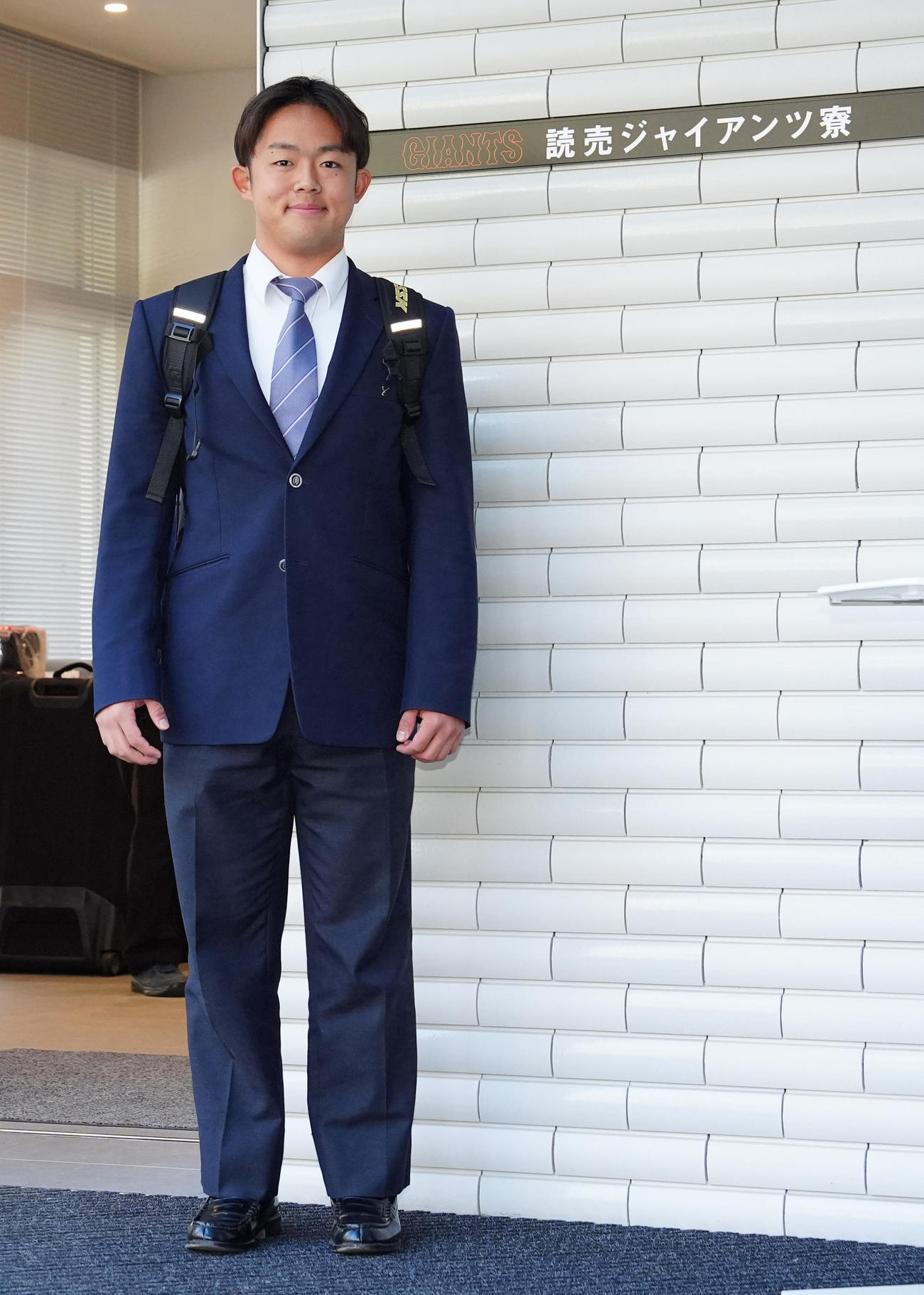 入寮した巨人育成5位の西川（撮影・江口和貴）