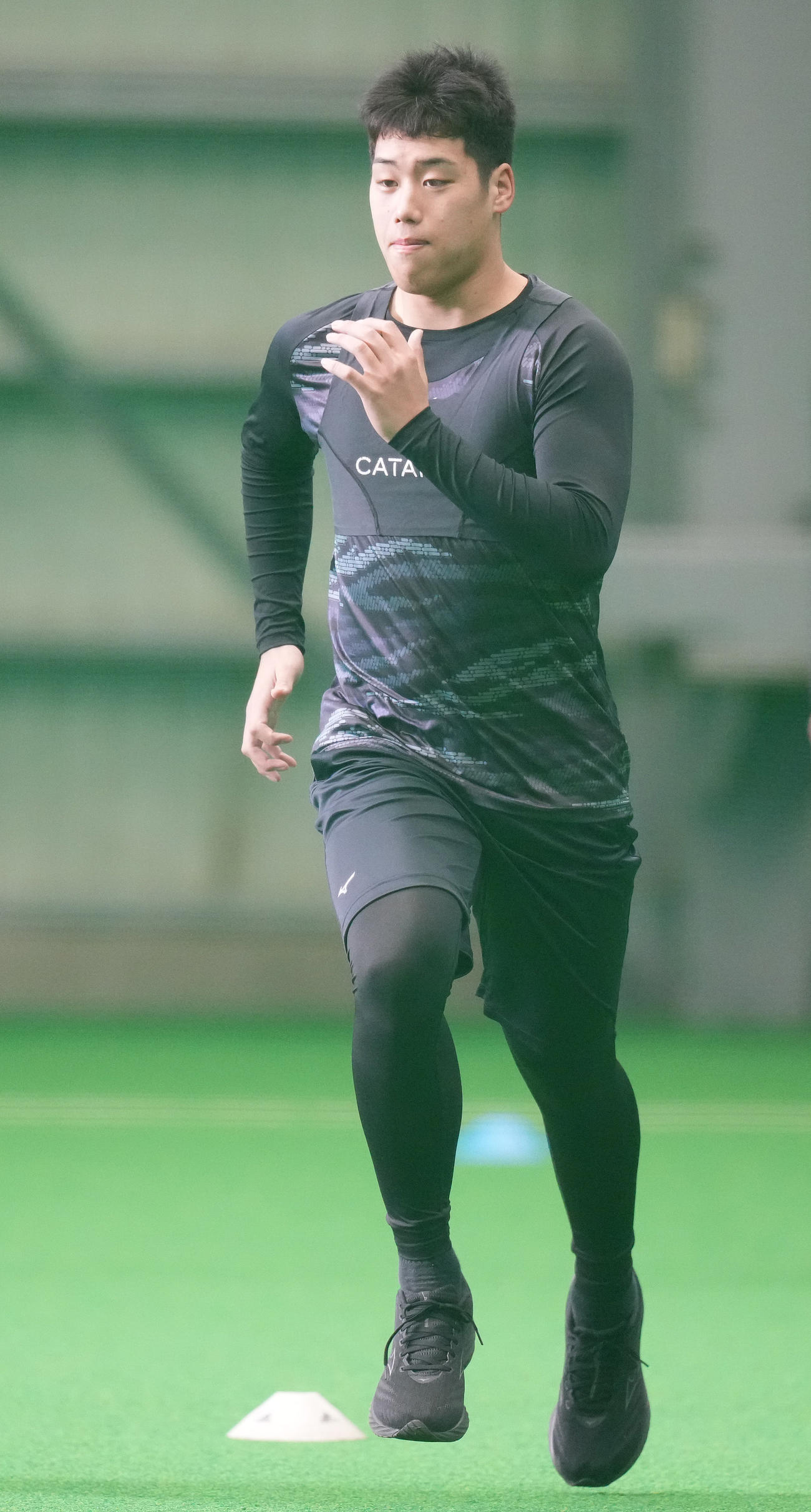 練習で汗を流す日本ハム育成ドラフト2位の渋谷（撮影・鈴木みどり）
