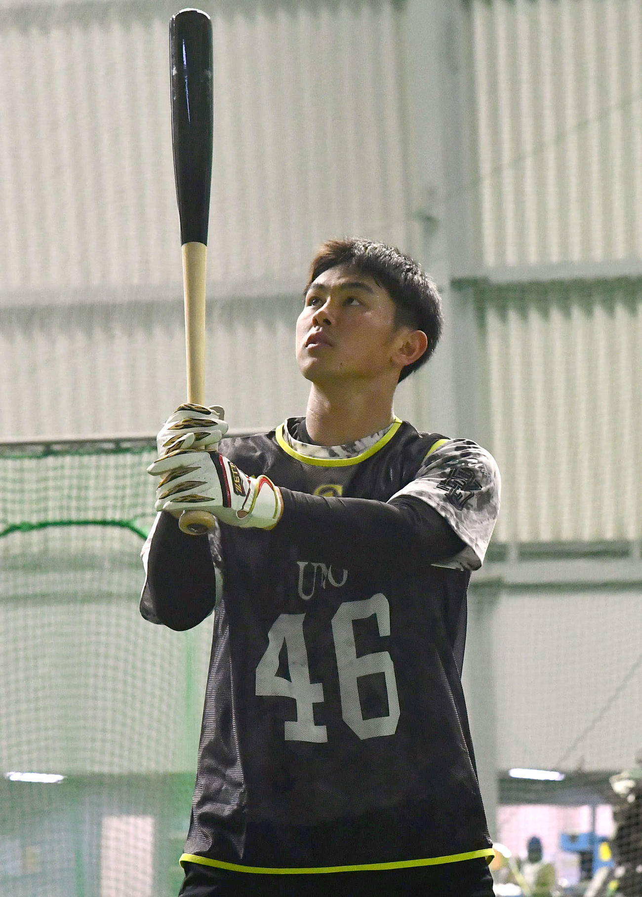 打撃練習を行うソフトバンク宇野（撮影・岩下翔太）