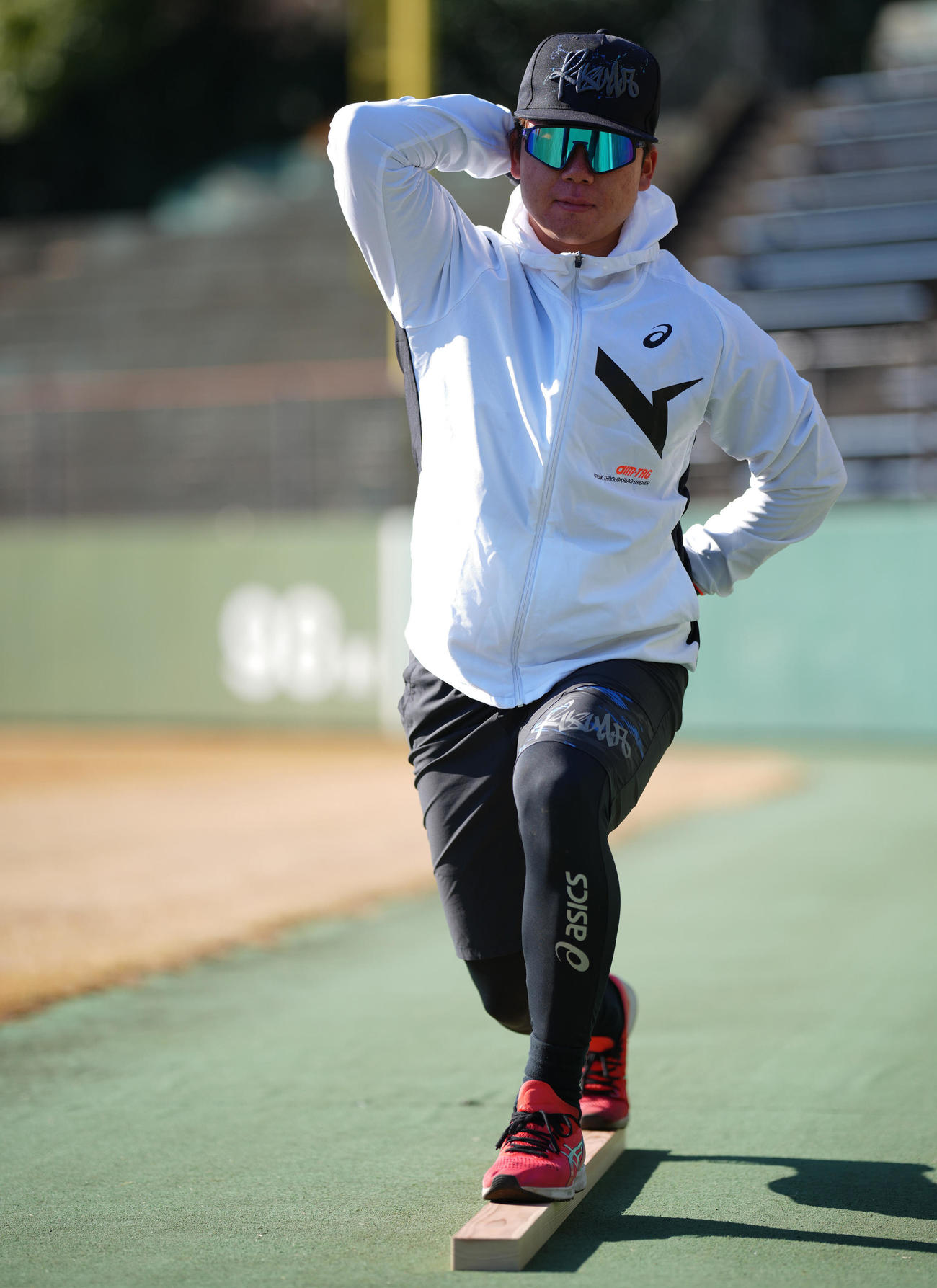自主トレに臨む阪神村上（撮影・垰建太）