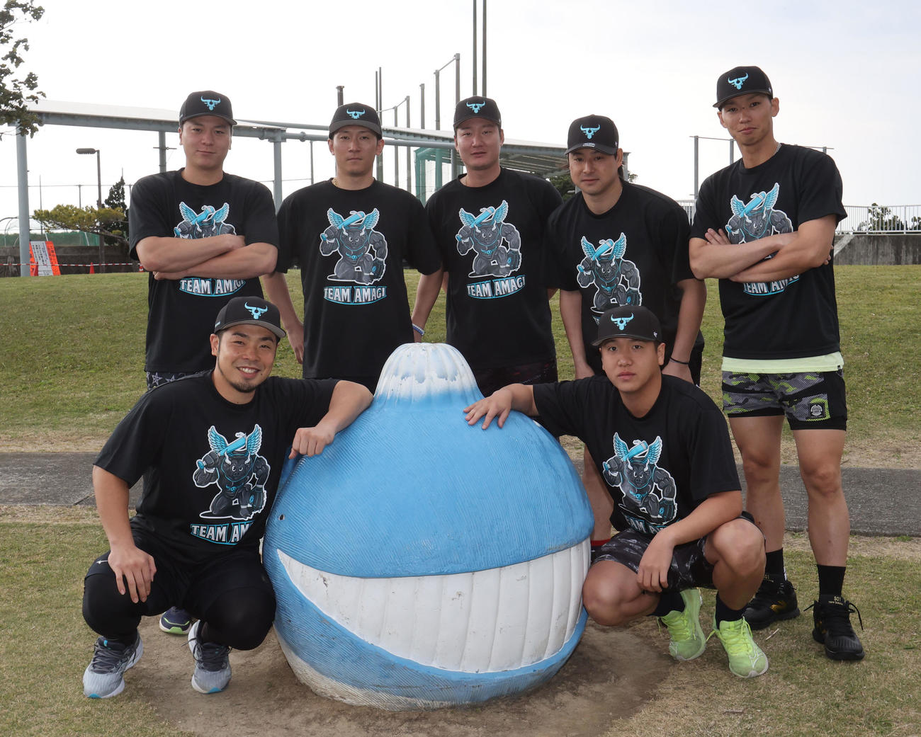 後列左から大盛、西川、渡辺、藤岡、石川、前列左から近藤、平沼（撮影・梅根麻紀）