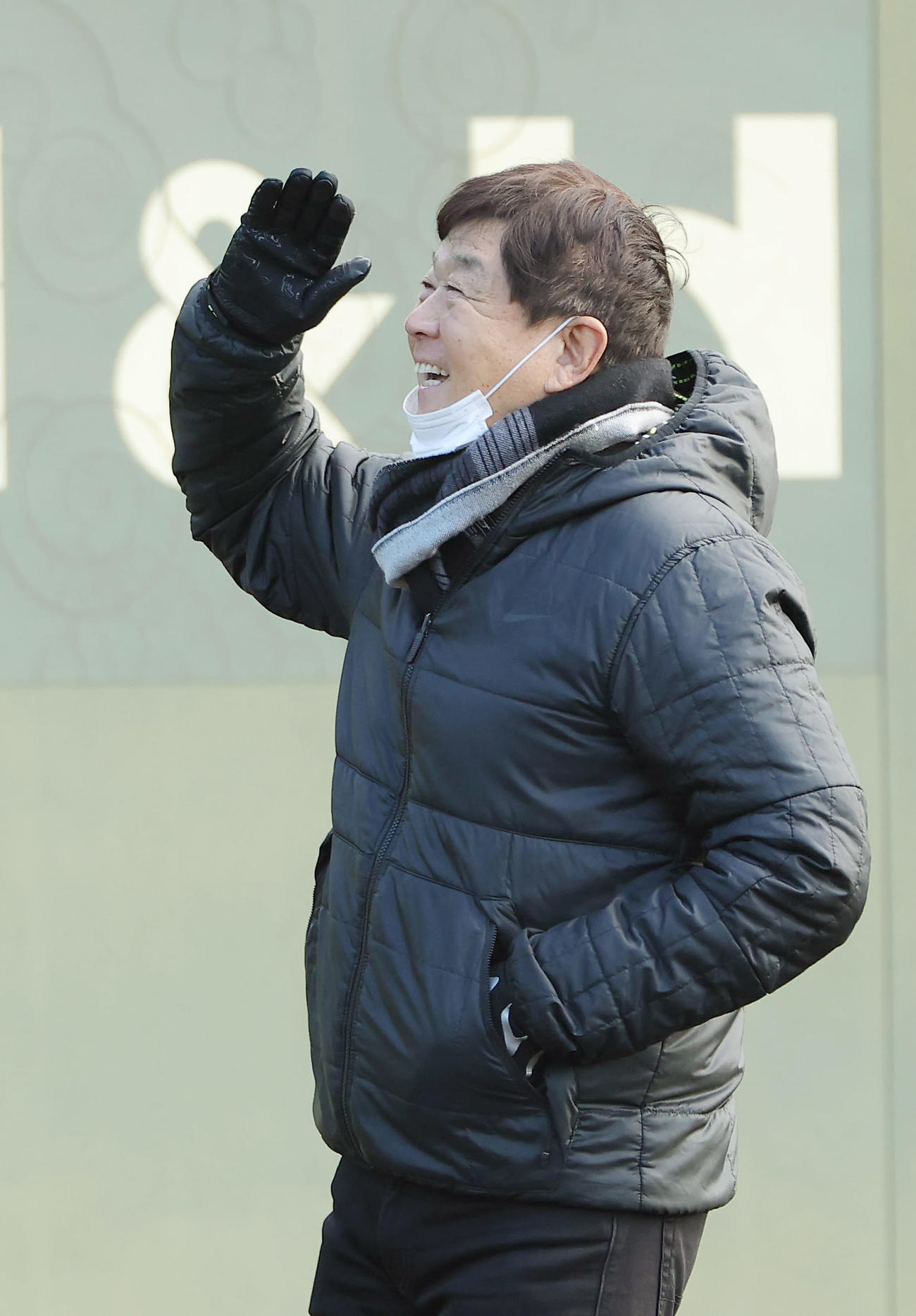 新人合同自主トレの視察に訪れた阪神平田2軍監督（撮影・前田充）